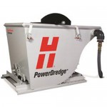 De PowerDredge verzamelt automatisch schuurmiddelen en leegt deze in een grote zak voor snelle recycling of verwijdering.