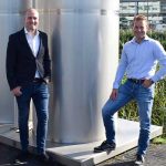 Teun van Leeuwen (l) en Martijn van Schie zien dat een uitgebreid service-aanbod de drempel wegneemt om via een (online) veiling industriële machines te verkopen of te kopen