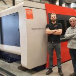 Martin Gruijters en Frans Schepers bij de Bystronic BySprint fiberlaser die is geleverd door Laser & Bending Machines.