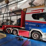 Hop Machines zet de nieuwe Scania vrachtwagencombinatie niet alleen in voor het transport van de eigen machines maar ook voor importeurs die nieuwe machines plaatsen.