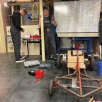 Sven en Kjeld hebben een bestaande skelter, die vorig jaar als metaalproject op school was gemaakt, omgebouwd tot een geavanceerde e-Skelter.