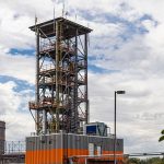 De 30 meter hoge demonstratiefabriek op het terrein van Salzgitter wordt gebruikt om biogene materialen te onderzoeken voor de productie van staal. (Foto: Salzgitter AG)