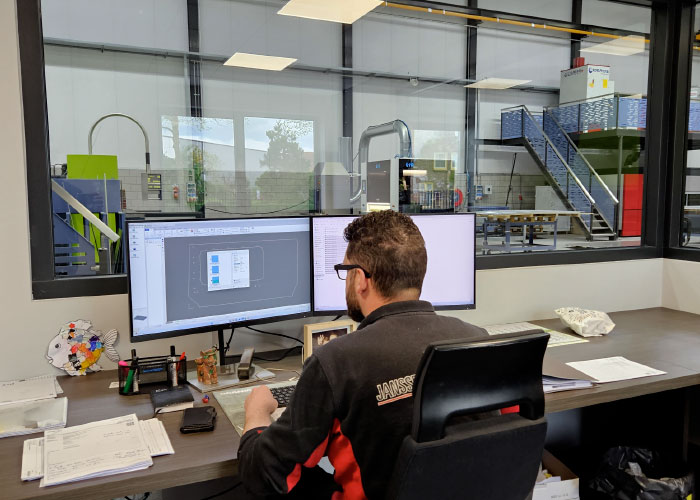 Het nieuwe plaatbewerkingsbedrijf 3DXF opereert vanuit een fonkelnieuw bedrijfspand, op een steenworp afstand van Janssen Lastechnieken.