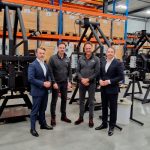 De oprichters van VarroTec en Include Industries voor VarroTec’s belangrijkste productlijn van Hot-End Glass Coating Hoods. V.l.n.r. Ilko Bosman, Carel van der Leegte, Ryan van Esch en Daan Kersten.