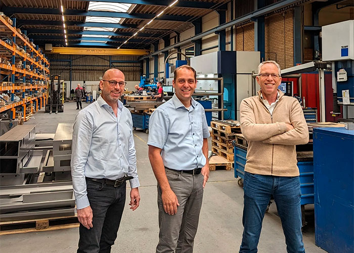 Arnold Hofmeijer (links) en Frank Gelen (midden) vormen sinds 1 mei de directie van MaatHof Groep. Grootaandeelhouder Jan van de Maat (rechts) blijft beschikbaar in zijn rol als ambassadeur van het bedrijf.