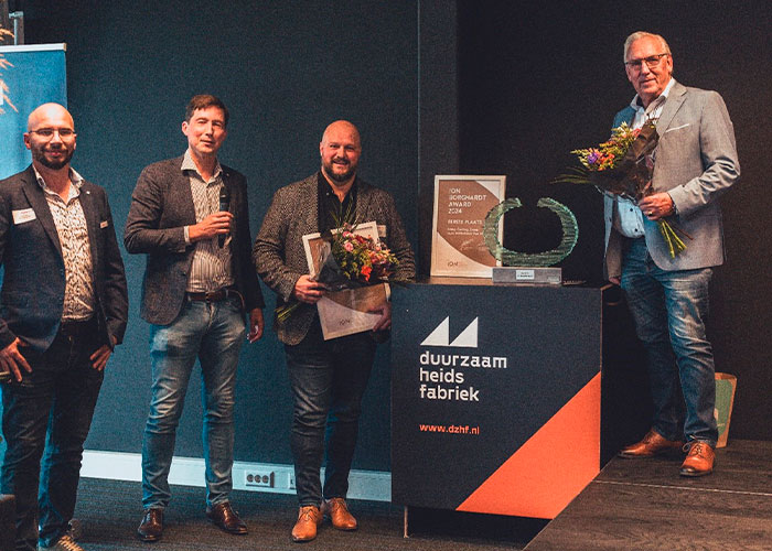 De winnaars Kamp Coating Groep en Railtechniek Van Herwijnen. V.l.n.r. Ralph Bot, Hans van der Weijde, Helmut Sas en John Kamp.