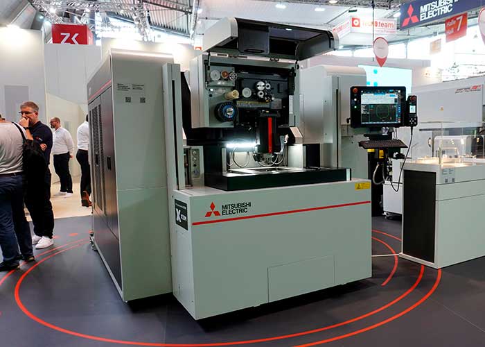 De MX900 oliebad draadvonkmachine van Mitsubishi werd op de AMB in Stuttgart gepresenteerd.