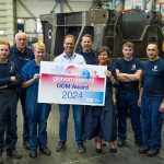 Directeur Eelco Osse van Machinefabriek Boessenkool omringd door een aantal medewerkers: “Zonder goed opgeleide medewerkers is het bedrijf niets waard.” (Foto: Olivier Huisman)