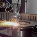 Comau en Prima Additive ontwikkelden de robotcel met behulp van een combinatie van geavanceerde lasersystemen, snelle robotarmen, additieve productieprocessen en veilig poederbeheer.