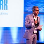 Asief Habiboellah, directeur van A+O Metalektro, opende de Metalektrodag. “Hoe zorgen we dat we de maakindustrie in Nederland behouden?” (Foto: Sven Scholten)