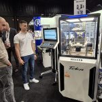 Oude Reimer presenteerde de vijfassige Tokn van Heller op de Precisiebeurs. De machine is bedoeld voor trainingsdoeleinden.