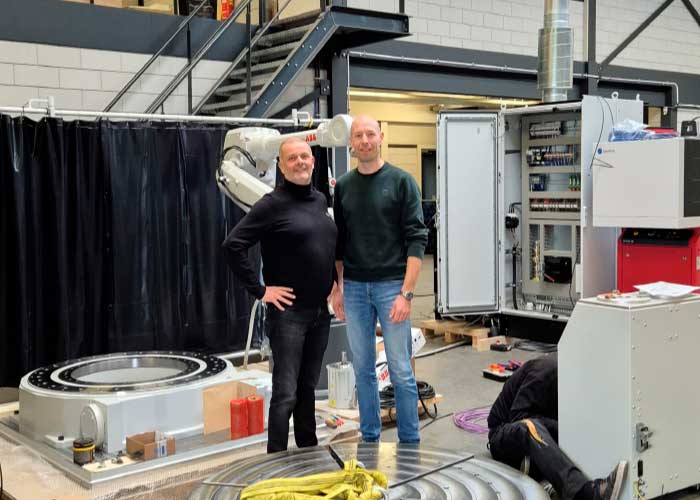 Jelmer Brugman (rechts) en Frank Rijsdijk vieren volgend jaar het 10-jarig jubileum van Hornet Laser Cladding. Het bedrijf is gespecialiseerd in de ontwikkeling en productie van klantspecifieke lasercladmachines. Lasercladden