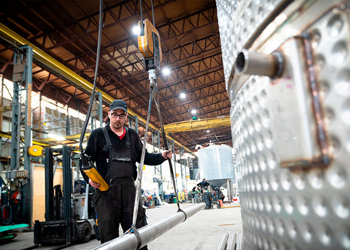 De productie van De Plaatijzerindustrie worden voortgezet bij De Bruin Process Equipment (DBPE) in Zutphen. Met deze stap breidt de tankbouwer de expertise uit in het produceren van koud vervormde delen zoals tankbodems, eindkappen en gebolde schijven. (Foto DPBE)