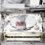 Assemblage in een cleanroom van ASML in Veldhoven. (Foto: ASML)