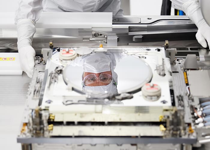 Assemblage in een cleanroom van ASML in Veldhoven. (Foto: ASML)