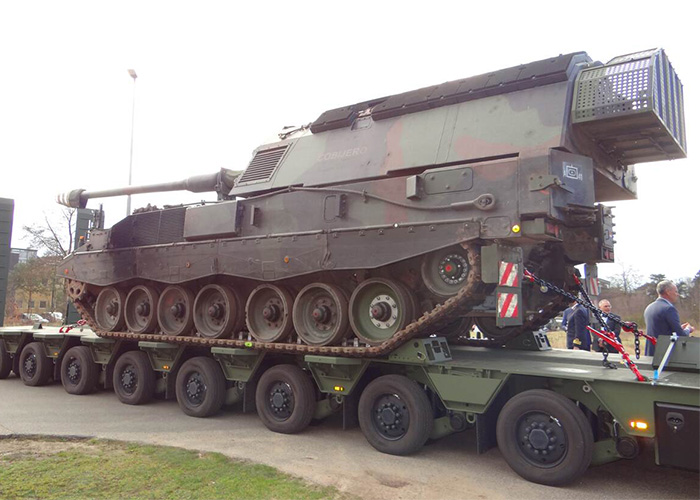 De zwaarste opleggers die Broshuis gaat produceren, kunnen zelfs een tank vervoeren.